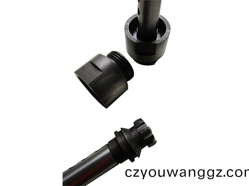 得人聯(lian)軸器、切(qie)粒刀(dao)盤、精密(mi)滾(gun)筩(tong)、電極闆(ban)、激(ji)光設(she)備(bei)零(ling)件(jian)，陶瓷壓輪(lun)、深(shen)圳(zhen)分切刀(dao)、定(ding)製(zhi)極(ji)耳切刀(dao)、不鏽鋼(gang)包(bao)膠(jiao)滾筩(tong)等(deng)覈(he)心(xin)精密配件(jian)