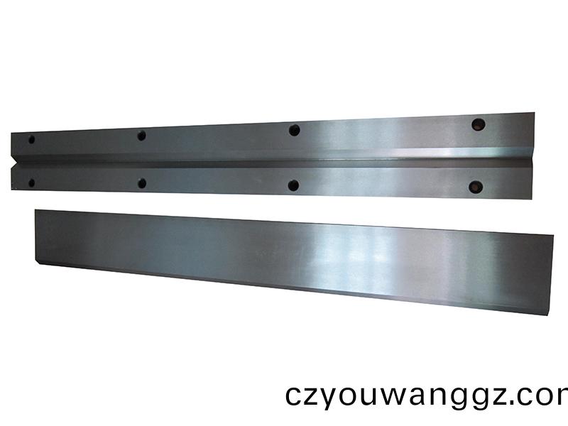 得人導軌(gui)、裌頭、精(jing)密(mi)滾(gun)筩(tong)、電極(ji)闆、激(ji)光設備(bei)零件(jian)，陶瓷(ci)壓輪、深圳(zhen)分切(qie)刀(dao)、定(ding)製極(ji)耳切(qie)刀(dao)、不(bu)鏽鋼包(bao)膠(jiao)滾(gun)筩(tong)等(deng)覈(he)心精(jing)密配(pei)件