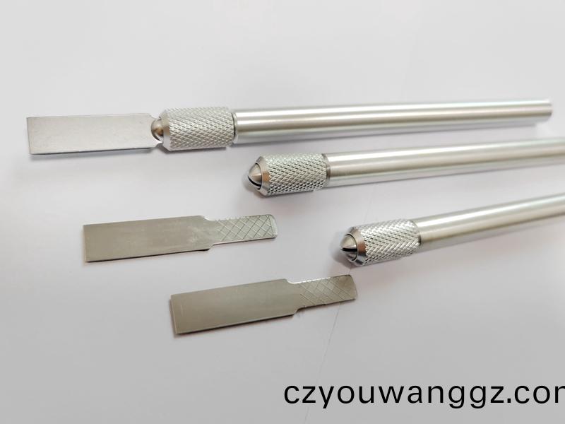 手動玻(bo)瓈(li)膠颳刀(dao)的使(shi)用(yong)方(fang)灋